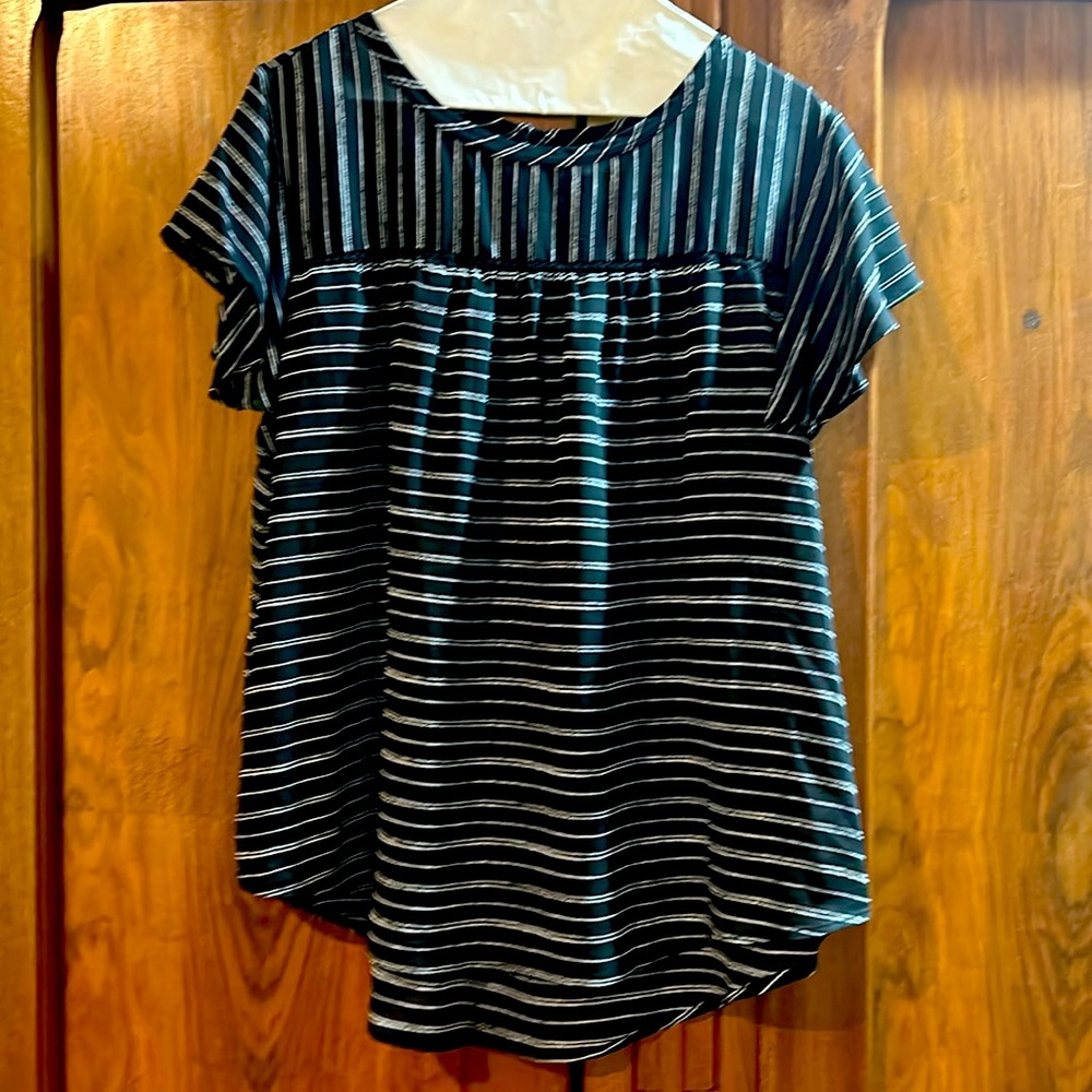 Short sleeve flowy blouse